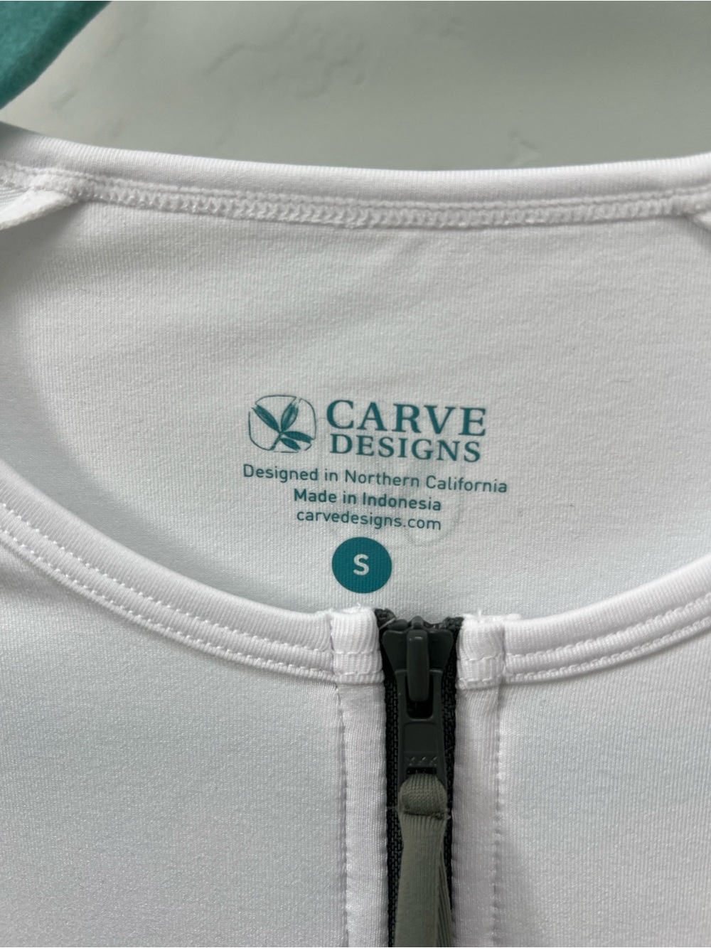 Carve Designs Dawson Short Sleeve Rashguard - S NWT - Picture 7 of 9